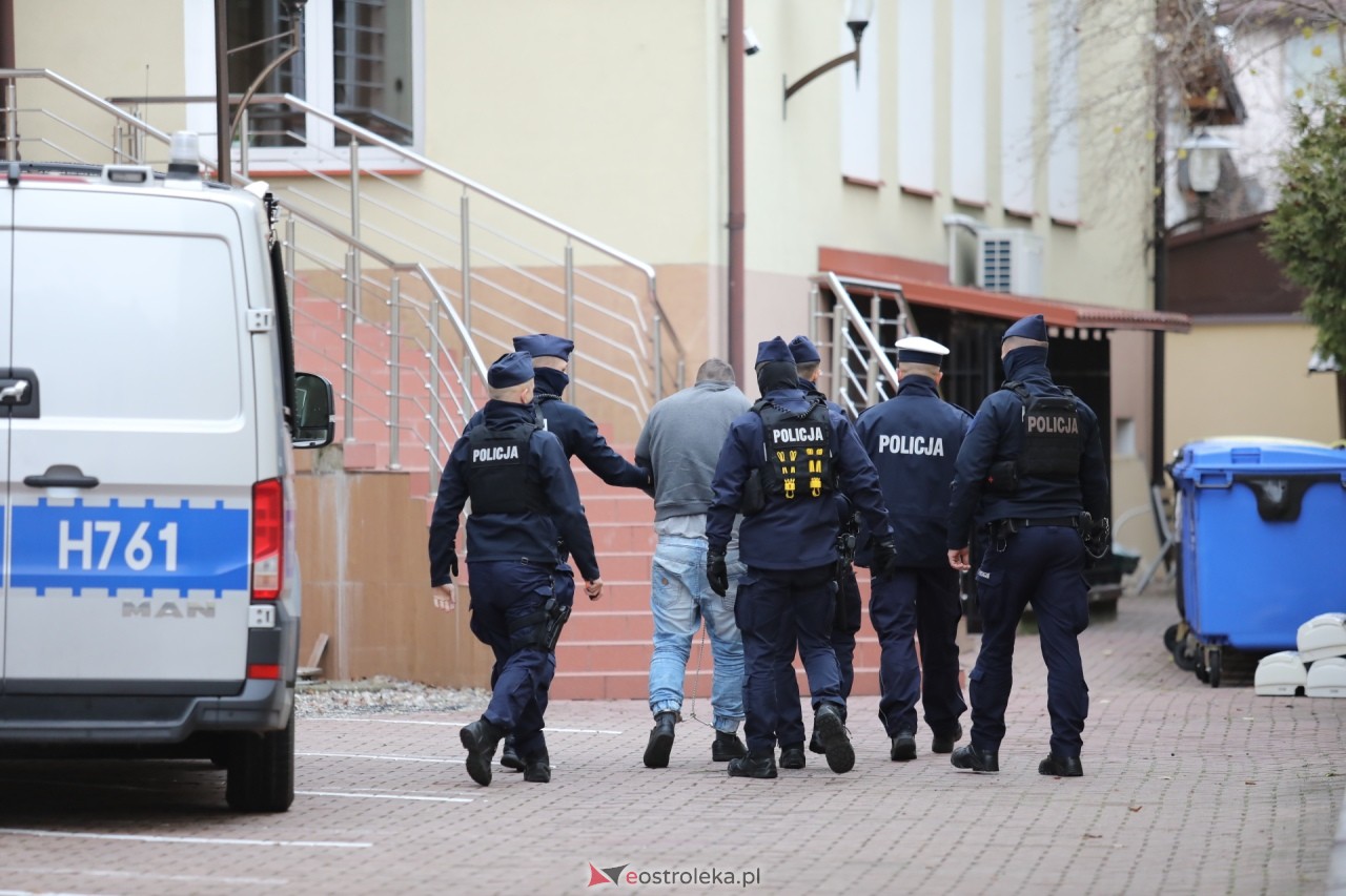 Posiedzenie aresztowe ws. odnalezionych zwłok w Myszyńcu [30.11.2024] - zdjęcie #42 - eOstroleka.pl