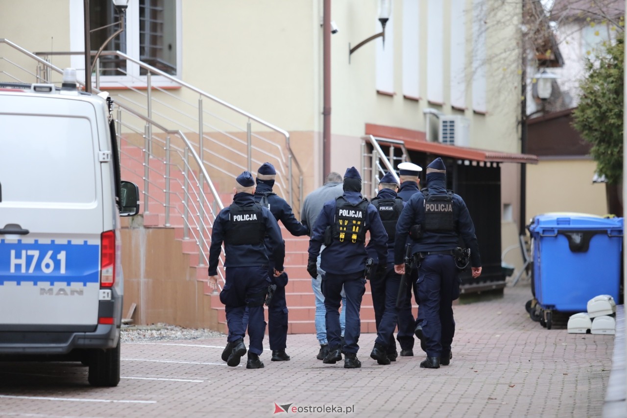 Posiedzenie aresztowe ws. odnalezionych zwłok w Myszyńcu [30.11.2024] - zdjęcie #41 - eOstroleka.pl