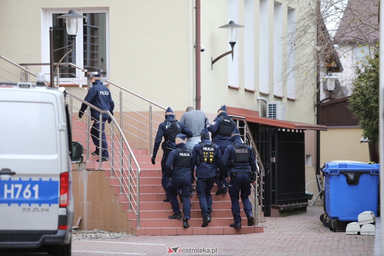 Posiedzenie aresztowe ws. odnalezionych zwłok w Myszyńcu [30.11.2024] - zdjęcie #37 - eOstroleka.pl