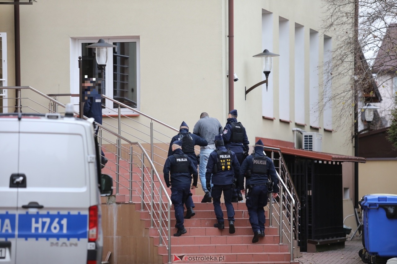 Posiedzenie aresztowe ws. odnalezionych zwłok w Myszyńcu [30.11.2024] - zdjęcie #36 - eOstroleka.pl