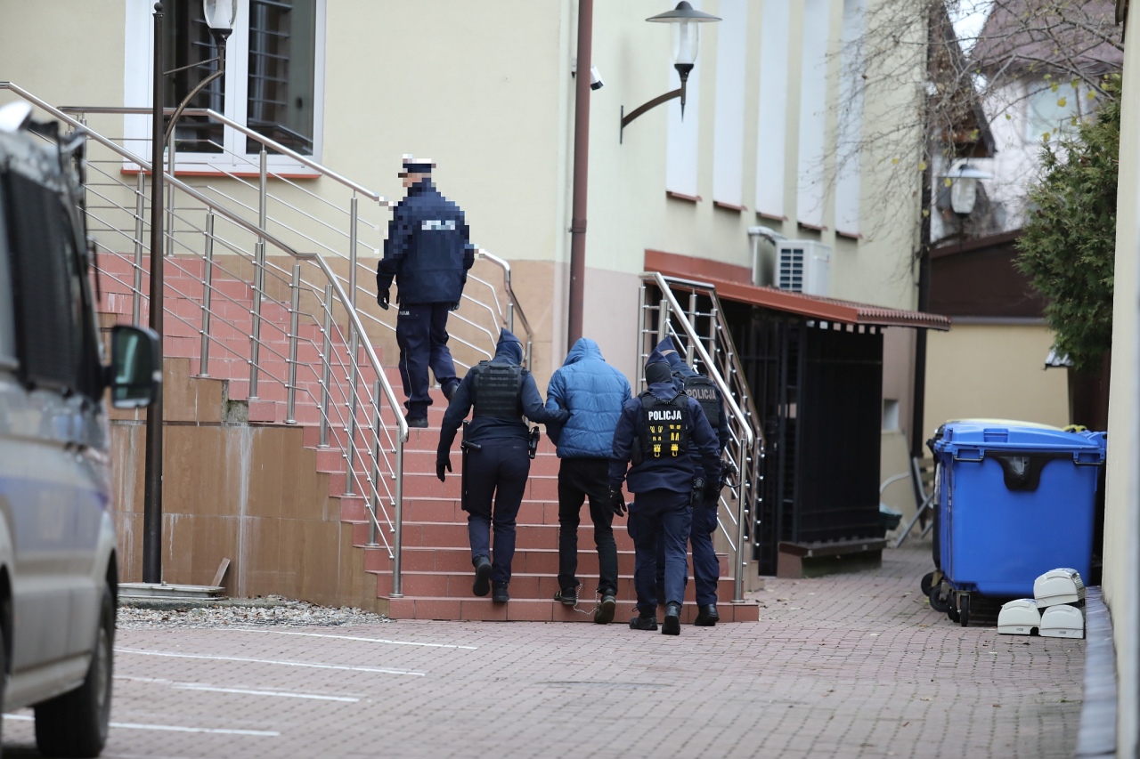 Posiedzenie aresztowe ws. odnalezionych zwłok w Myszyńcu [30.11.2024] - zdjęcie #18 - eOstroleka.pl