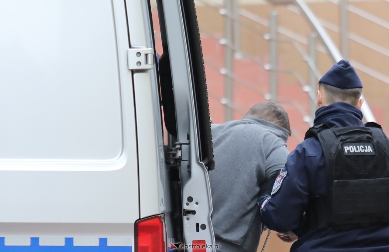 Posiedzenie aresztowe ws. odnalezionych zwłok w Myszyńcu [30.11.2024] - zdjęcie #29 - eOstroleka.pl