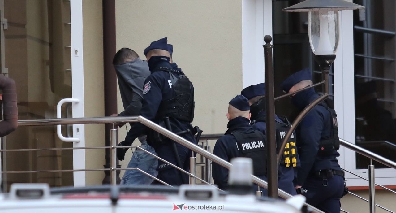 Posiedzenie aresztowe ws. odnalezionych zwłok w Myszyńcu [30.11.2024] - zdjęcie #28 - eOstroleka.pl