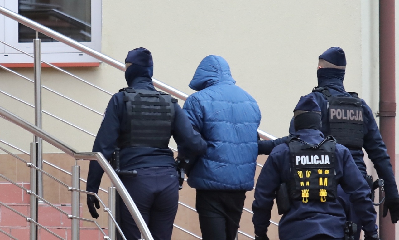 Posiedzenie aresztowe ws. odnalezionych zwłok w Myszyńcu [30.11.2024] - zdjęcie #1 - eOstroleka.pl