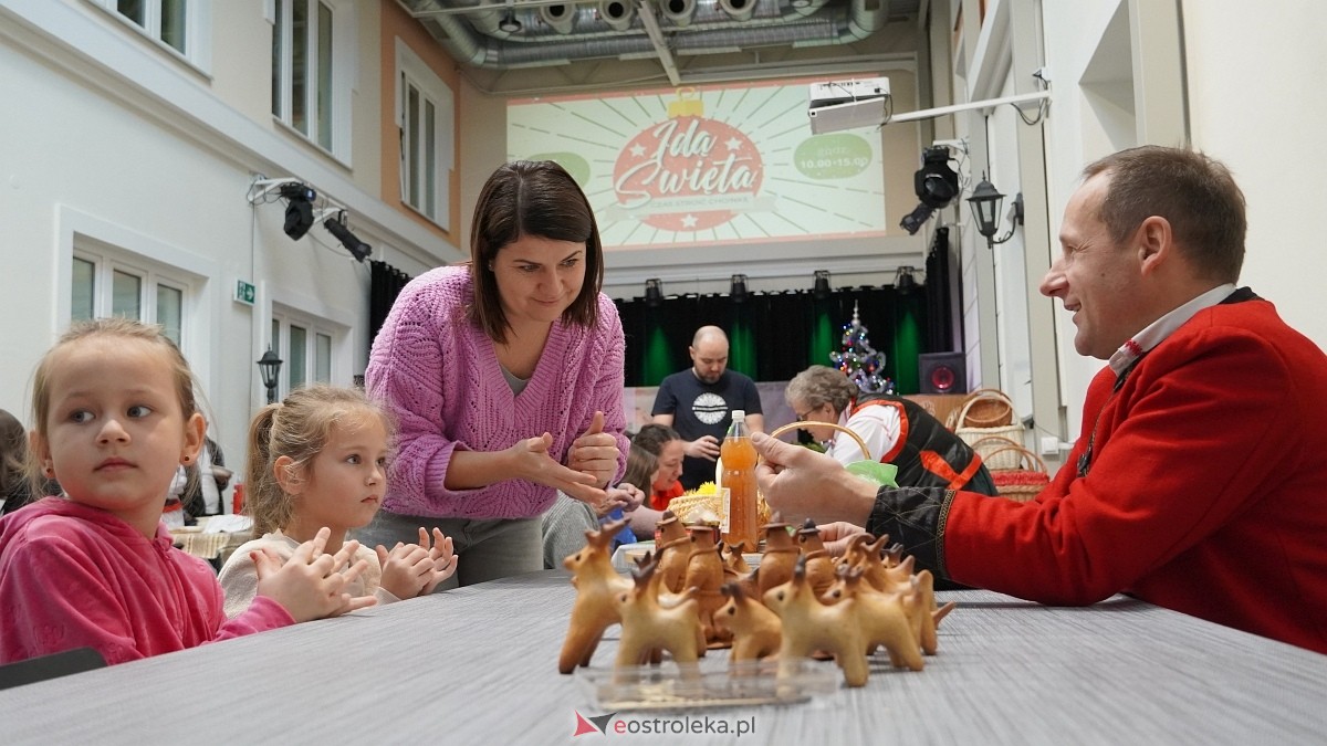 Rodzinne warsztaty świąteczne „Idą święta – czas stroić choinkę [1.12.2024] - zdjęcie #31 - eOstroleka.pl