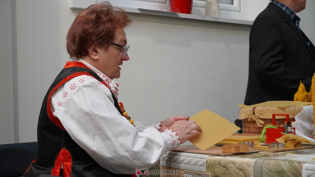 Rodzinne warsztaty świąteczne „Idą święta – czas stroić choinkę [1.12.2024] - zdjęcie #1 - eOstroleka.pl