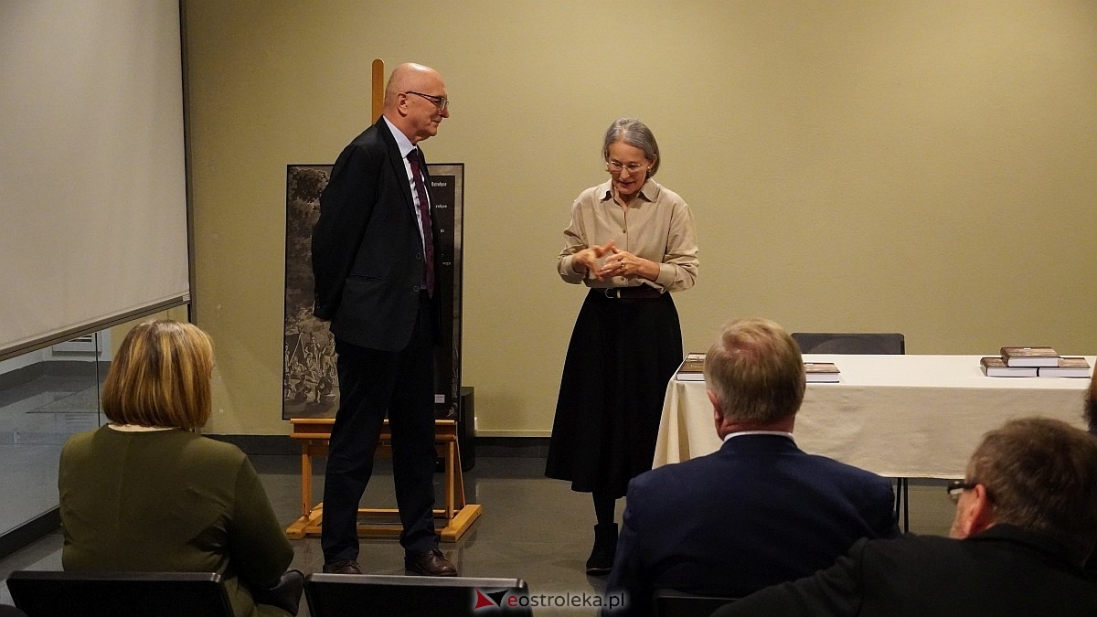 Historyczna promocja książki i wystawa w Mauzoleum Bitwy pod Ostrołęką [29.11.2024]] - zdjęcie #24 - eOstroleka.pl