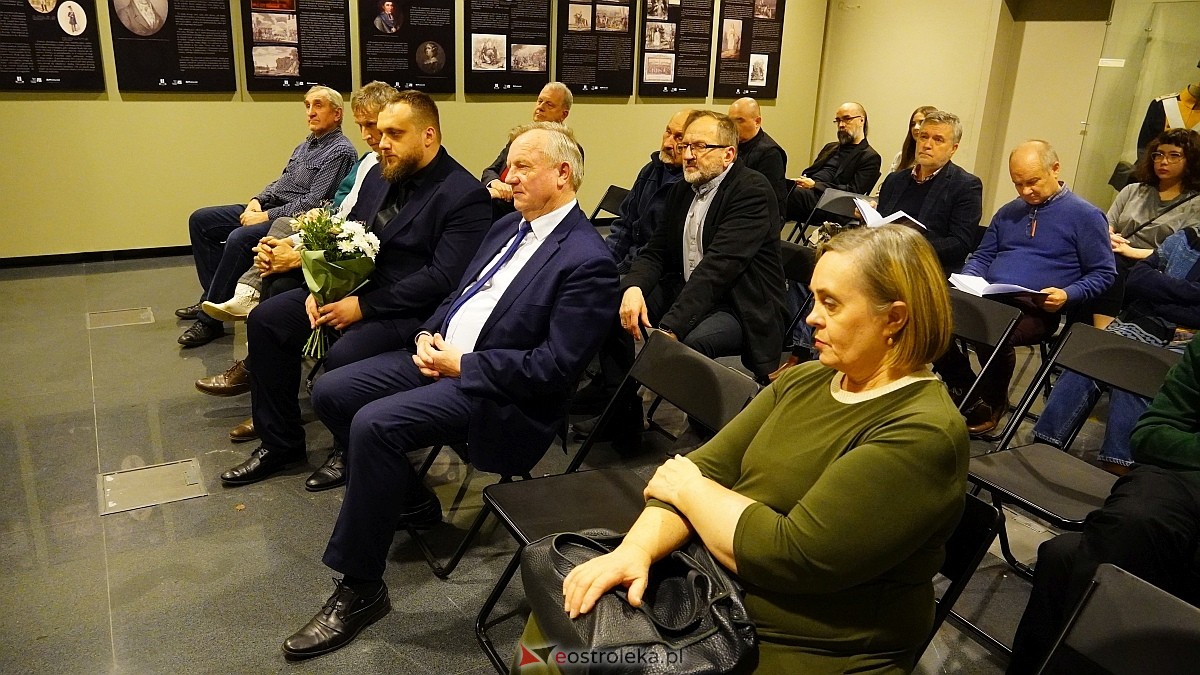 Historyczna promocja książki i wystawa w Mauzoleum Bitwy pod Ostrołęką [29.11.2024]] - zdjęcie #13 - eOstroleka.pl