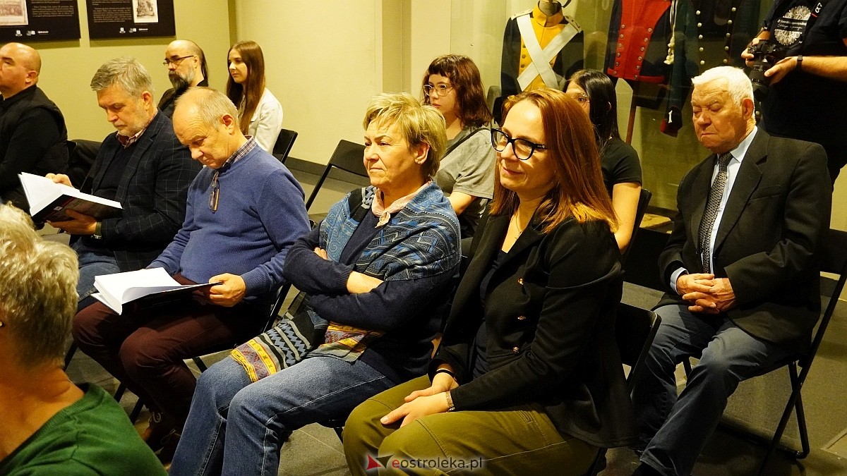 Historyczna promocja książki i wystawa w Mauzoleum Bitwy pod Ostrołęką [29.11.2024]] - zdjęcie #12 - eOstroleka.pl