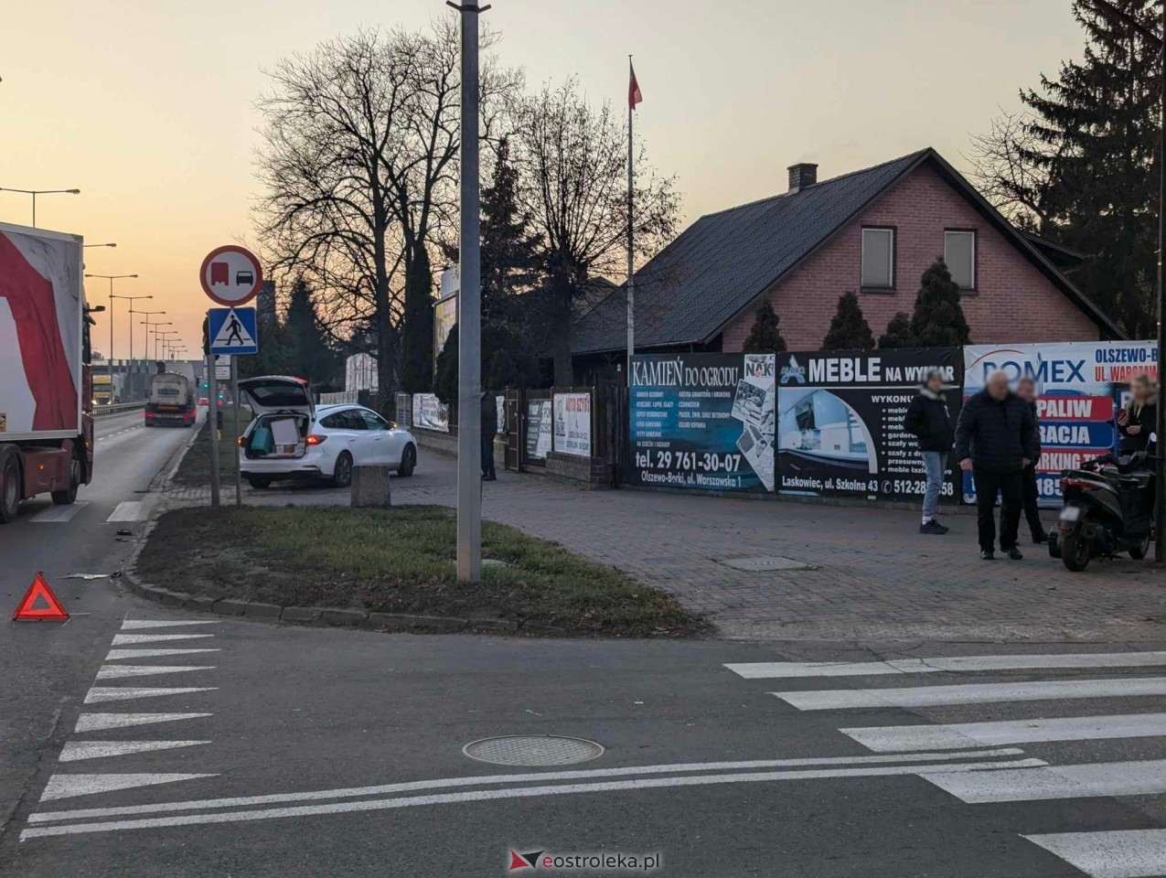 Wypadek na skrzyżowaniu ulic Witosa i Traugutta w Ostrołęce [02.12.2024] - zdjęcie #7 - eOstroleka.pl