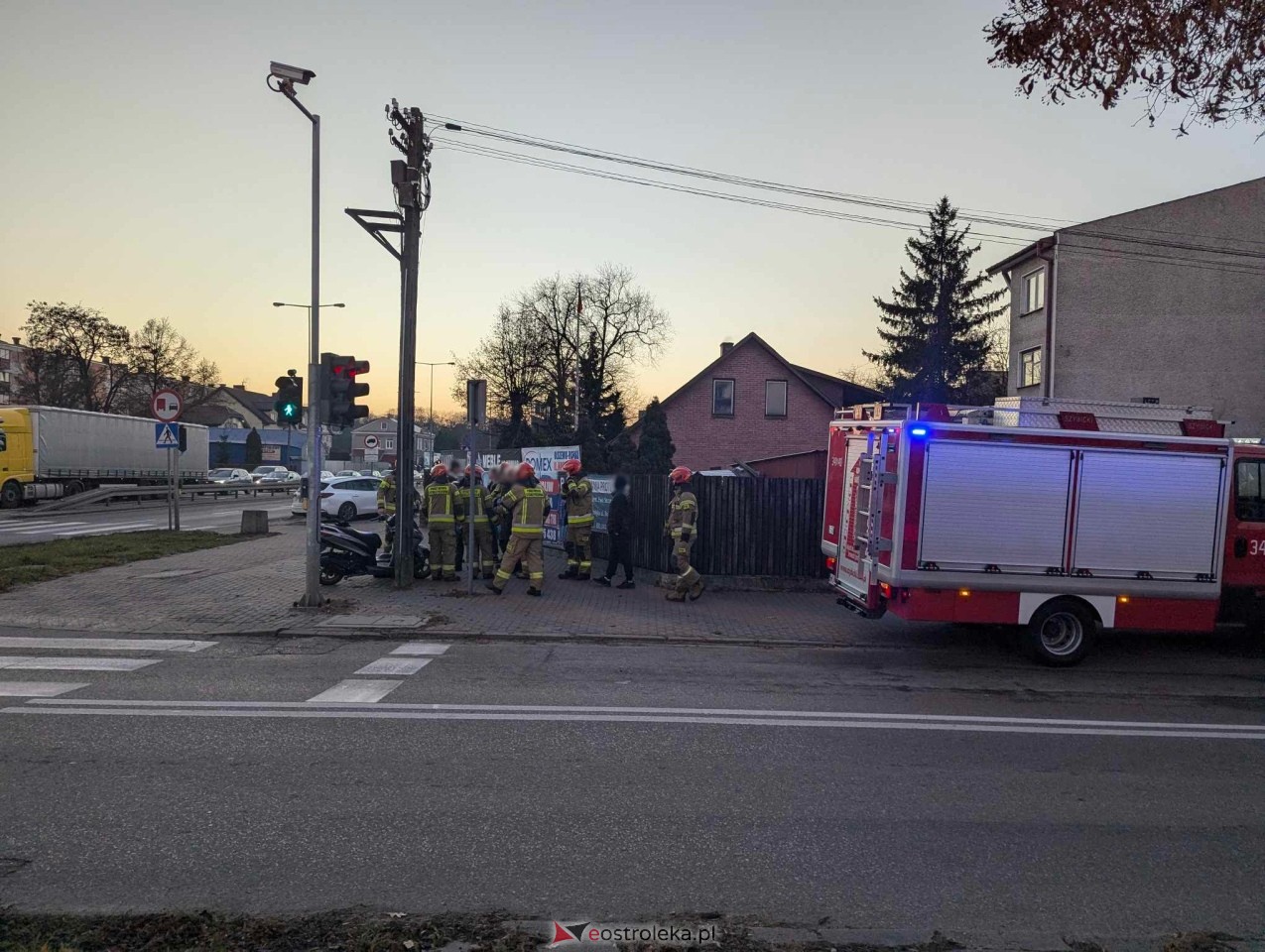 Wypadek na skrzyżowaniu ulic Witosa i Traugutta w Ostrołęce [02.12.2024] - zdjęcie #5 - eOstroleka.pl