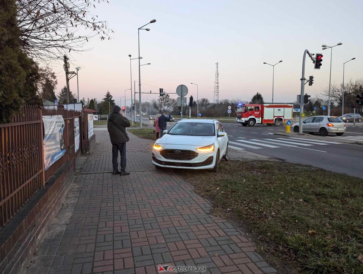Wypadek na skrzyżowaniu ulic Witosa i Traugutta w Ostrołęce [02.12.2024] - zdjęcie #3 - eOstroleka.pl