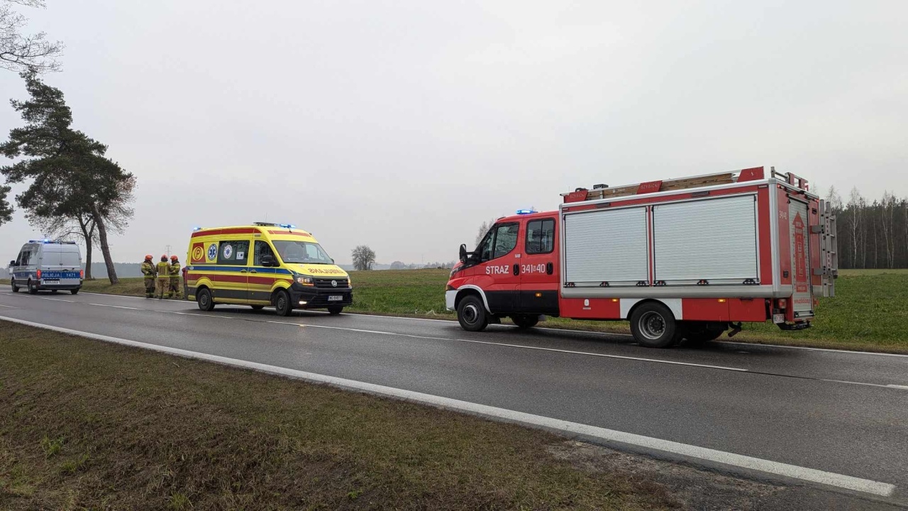 Wypadekw Rzekuniu na DW627 [03.12.2024] - zdjęcie #4 - eOstroleka.pl