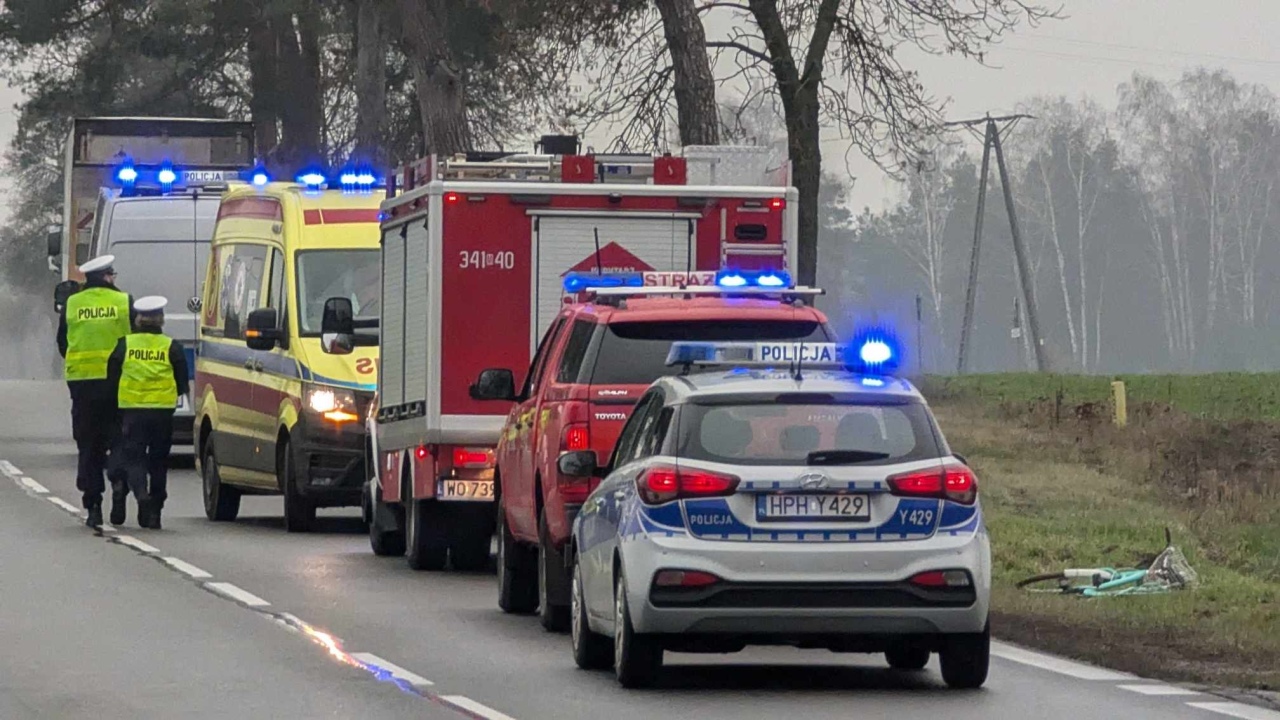 Wypadekw Rzekuniu na DW627 [03.12.2024] - zdjęcie #2 - eOstroleka.pl