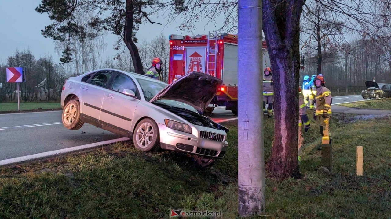 Poważny wypadek na drodze wojewódzkiej 627 pod Ostrołęką [05.12.2024] - zdjęcie #29 - eOstroleka.pl