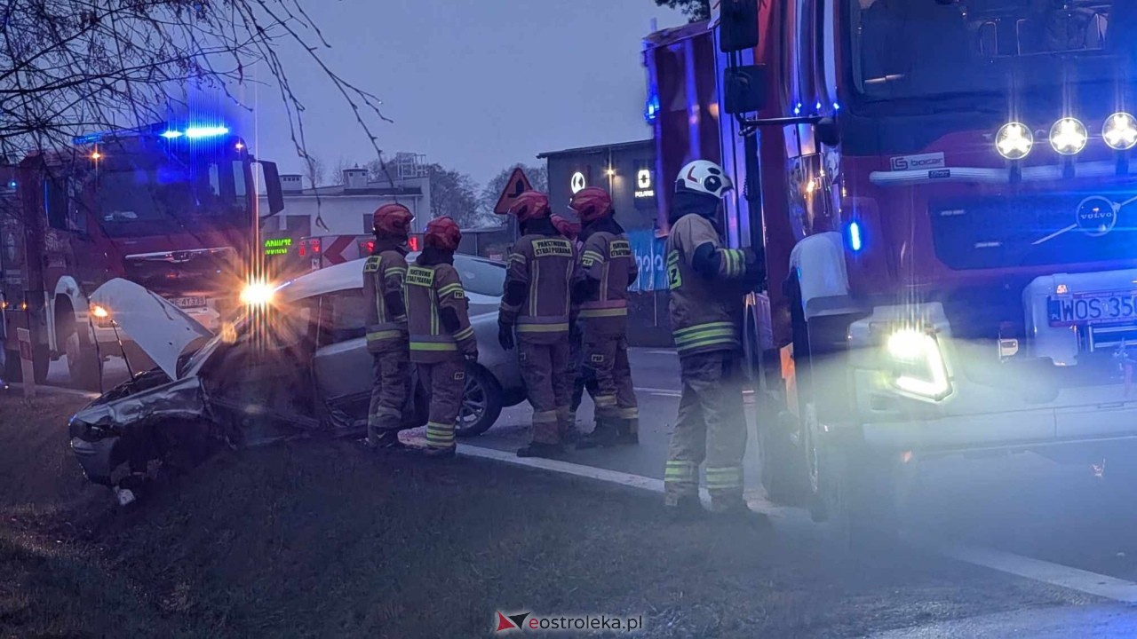 Poważny wypadek na drodze wojewódzkiej 627 pod Ostrołęką [05.12.2024] - zdjęcie #28 - eOstroleka.pl