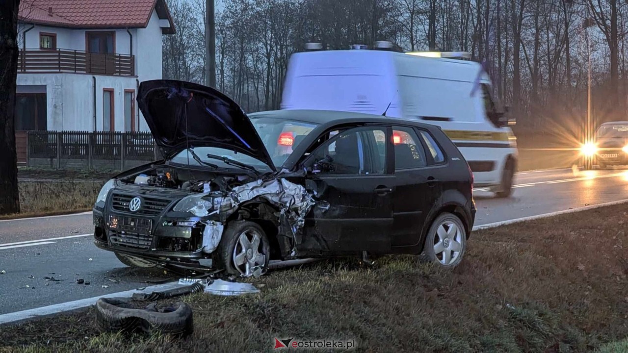 Poważny wypadek na drodze wojewódzkiej 627 pod Ostrołęką [05.12.2024] - zdjęcie #19 - eOstroleka.pl