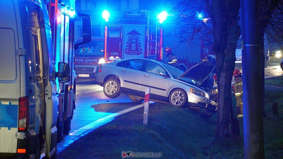 Poważny wypadek na drodze wojewódzkiej 627 pod Ostrołęką [05.12.2024] - zdjęcie #16 - eOstroleka.pl