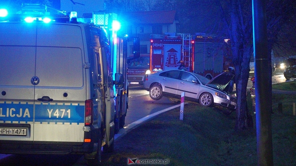 Poważny wypadek na drodze wojewódzkiej 627 pod Ostrołęką [05.12.2024] - zdjęcie #15 - eOstroleka.pl
