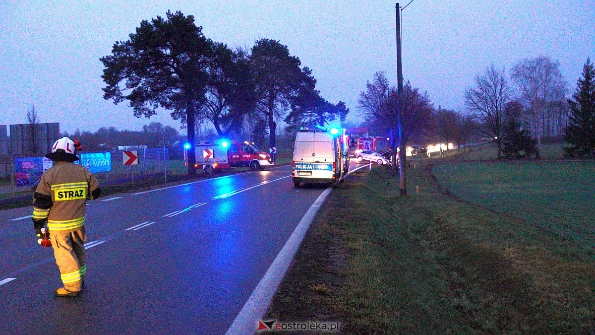 Poważny wypadek na drodze wojewódzkiej 627 pod Ostrołęką [05.12.2024] - zdjęcie #13 - eOstroleka.pl