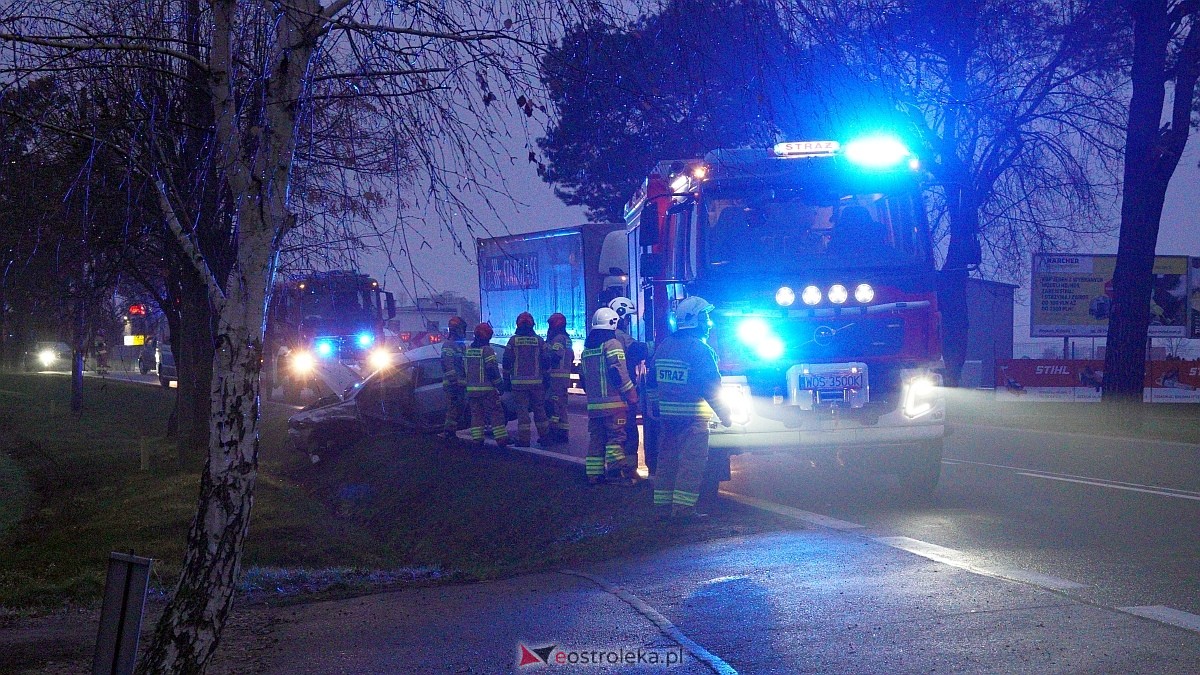 Poważny wypadek na drodze wojewódzkiej 627 pod Ostrołęką [05.12.2024] - zdjęcie #7 - eOstroleka.pl