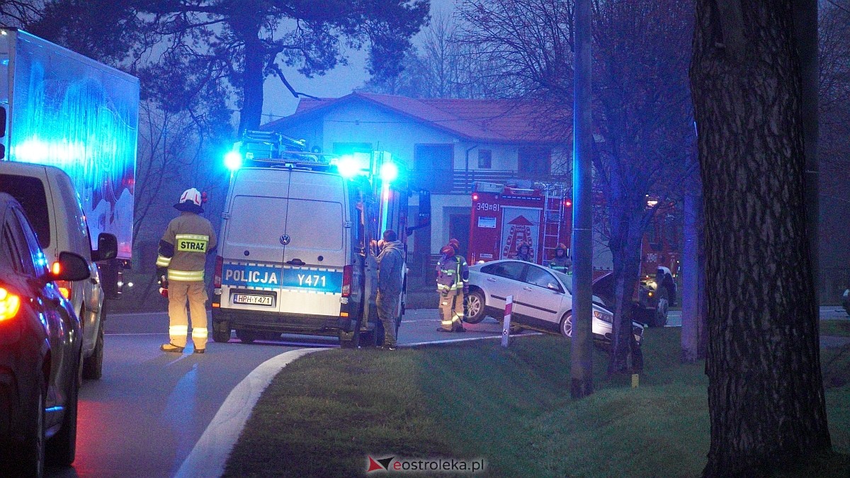 Poważny wypadek na drodze wojewódzkiej 627 pod Ostrołęką [05.12.2024] - zdjęcie #3 - eOstroleka.pl
