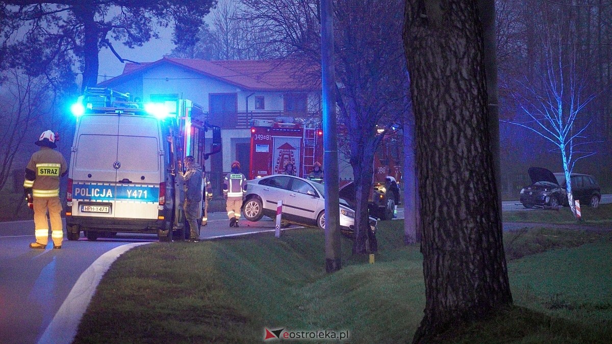 Poważny wypadek na drodze wojewódzkiej 627 pod Ostrołęką [05.12.2024] - zdjęcie #2 - eOstroleka.pl