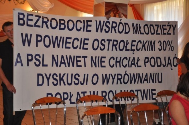 Brzeźno: Ostry protest młodych rolników na spotkaniu z Jarosławem Kalinowskim (26.VIII.2011) - zdjęcie #3 - eOstroleka.pl