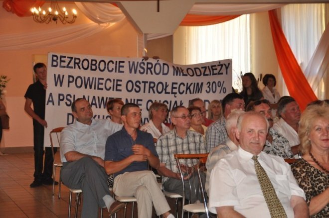 Brzeźno: Ostry protest młodych rolników na spotkaniu z Jarosławem Kalinowskim (26.VIII.2011) - zdjęcie #7 - eOstroleka.pl