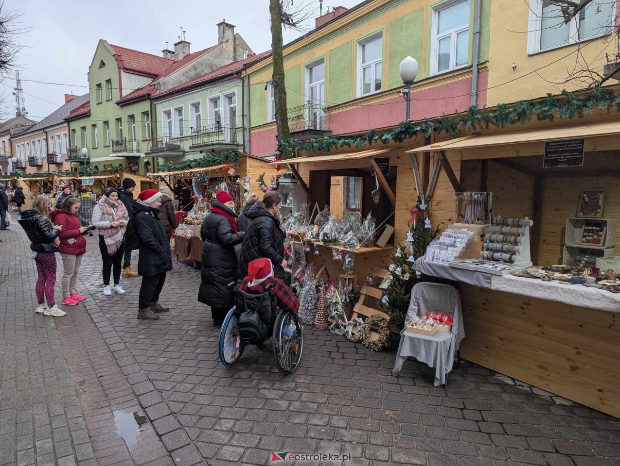 II Kurpiowski Jarmark Bożonarodzeniowy w Ostrołęce wystartował [05.12.2024] - zdjęcie #116 - eOstroleka.pl