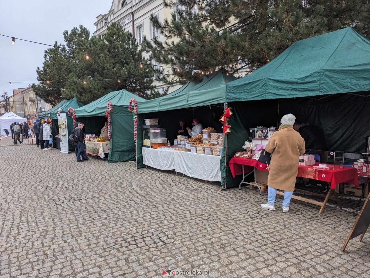 II Kurpiowski Jarmark Bożonarodzeniowy w Ostrołęce wystartował [05.12.2024] - zdjęcie #112 - eOstroleka.pl