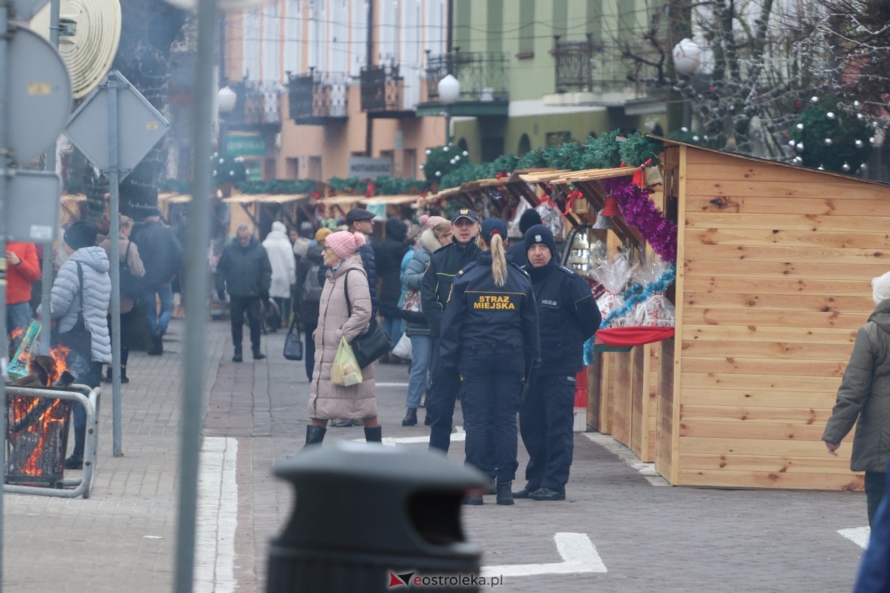 II Kurpiowski Jarmark Bożonarodzeniowy w Ostrołęce wystartował [05.12.2024] - zdjęcie #105 - eOstroleka.pl