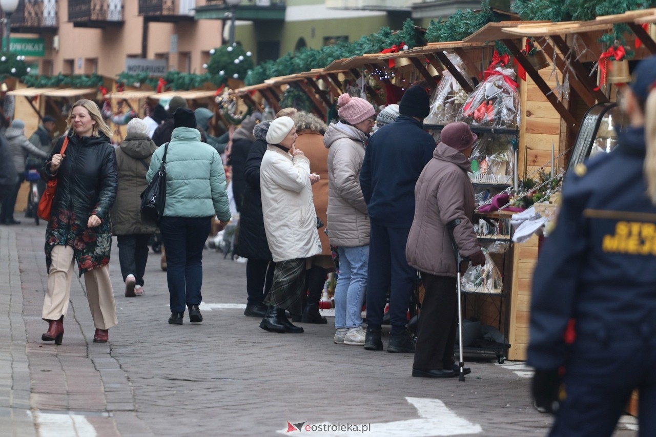 II Kurpiowski Jarmark Bożonarodzeniowy w Ostrołęce wystartował [05.12.2024] - zdjęcie #101 - eOstroleka.pl