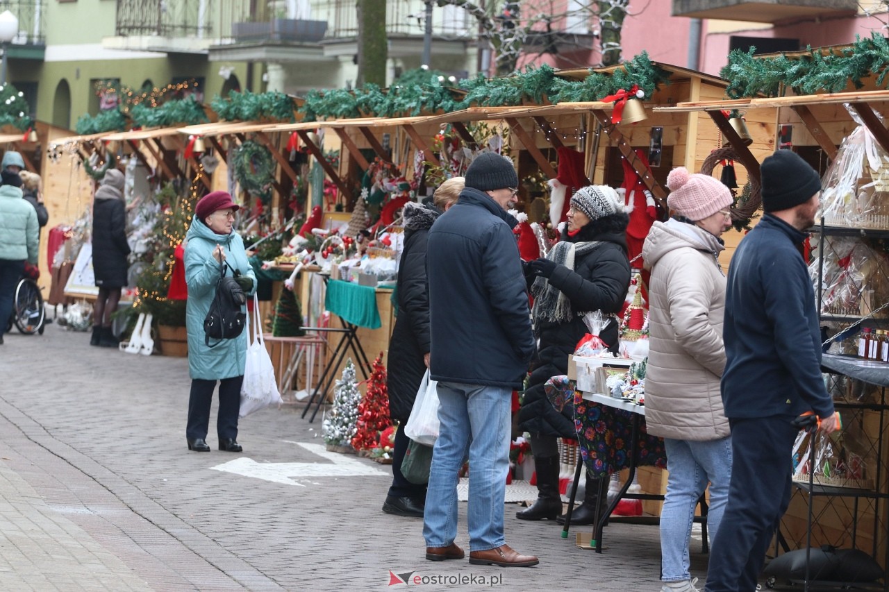 II Kurpiowski Jarmark Bożonarodzeniowy w Ostrołęce wystartował [05.12.2024] - zdjęcie #95 - eOstroleka.pl
