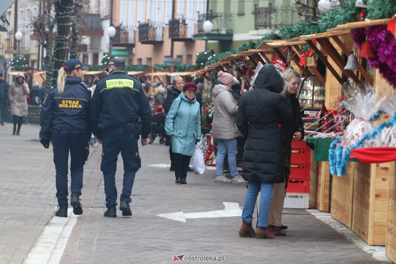 II Kurpiowski Jarmark Bożonarodzeniowy w Ostrołęce wystartował [05.12.2024] - zdjęcie #92 - eOstroleka.pl