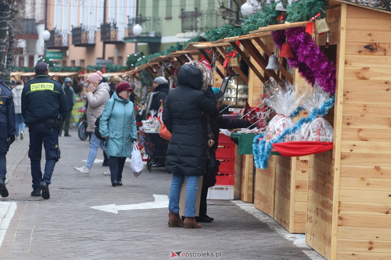 II Kurpiowski Jarmark Bożonarodzeniowy w Ostrołęce wystartował [05.12.2024] - zdjęcie #91 - eOstroleka.pl