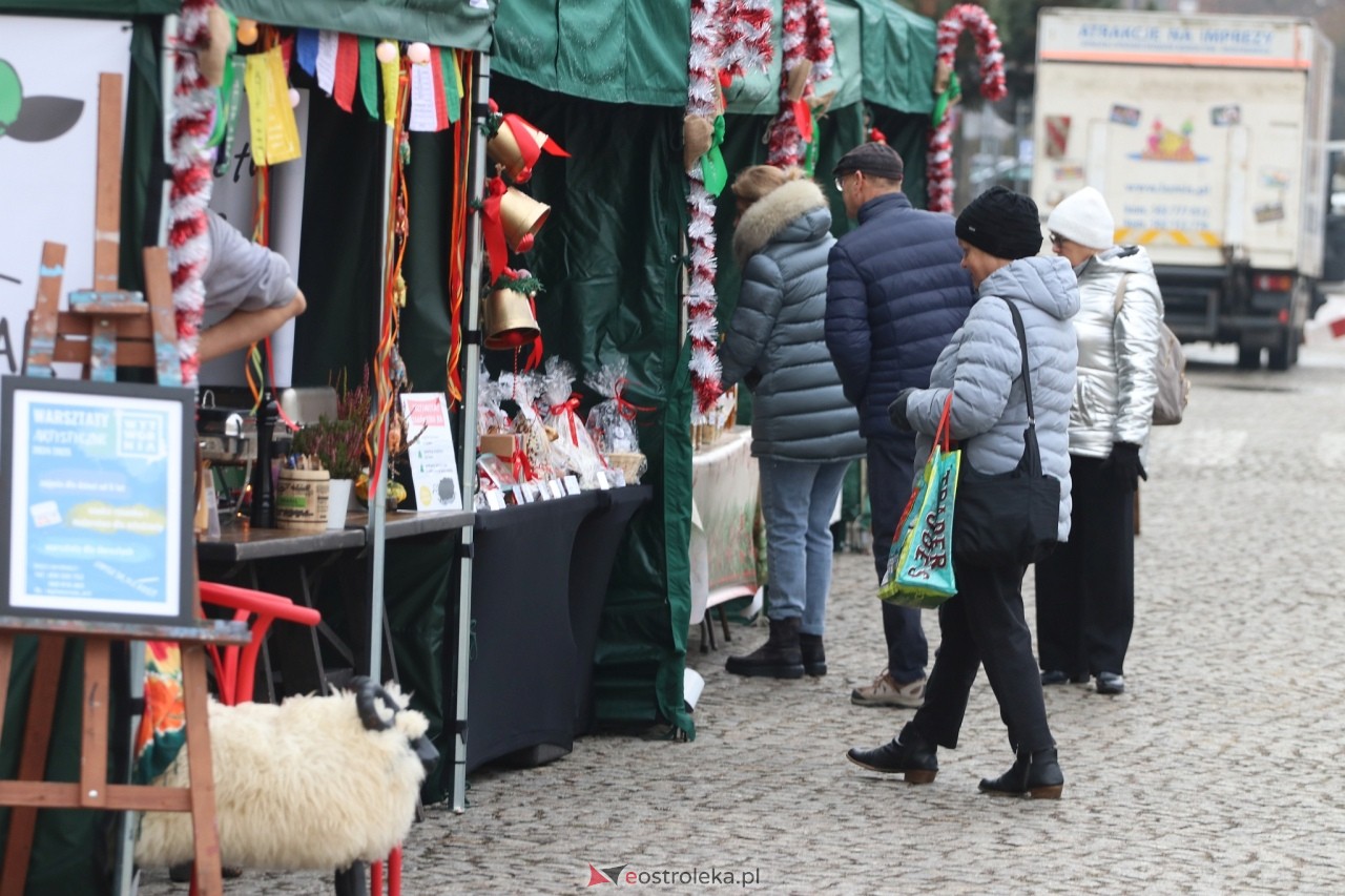 II Kurpiowski Jarmark Bożonarodzeniowy w Ostrołęce wystartował [05.12.2024] - zdjęcie #88 - eOstroleka.pl