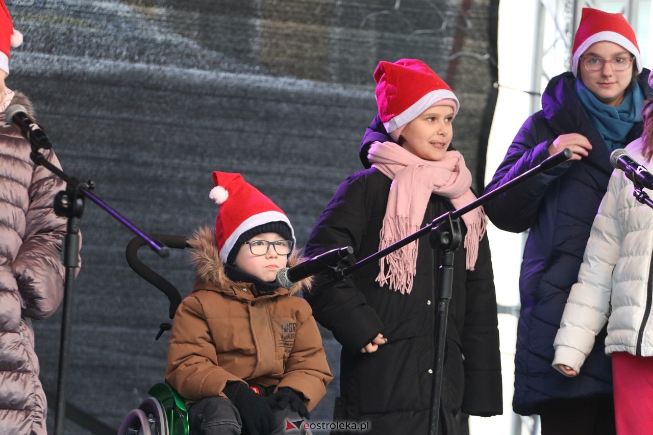 II Kurpiowski Jarmark Bożonarodzeniowy w Ostrołęce wystartował [05.12.2024] - zdjęcie #86 - eOstroleka.pl