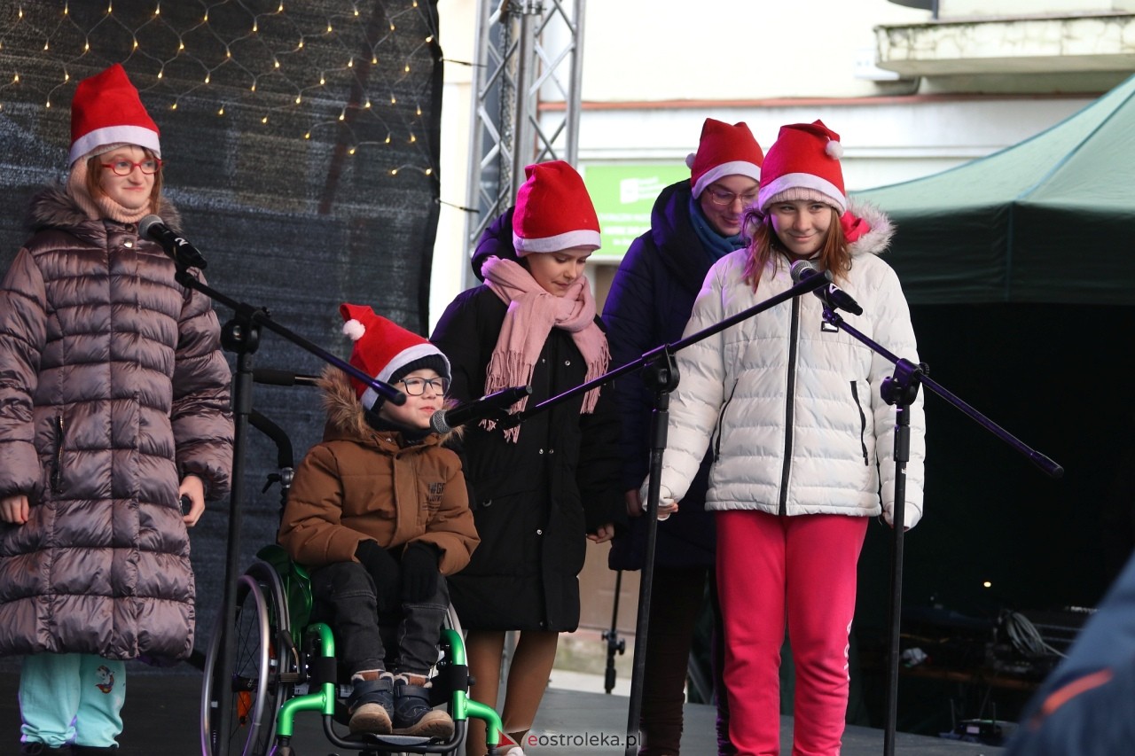 II Kurpiowski Jarmark Bożonarodzeniowy w Ostrołęce wystartował [05.12.2024] - zdjęcie #81 - eOstroleka.pl