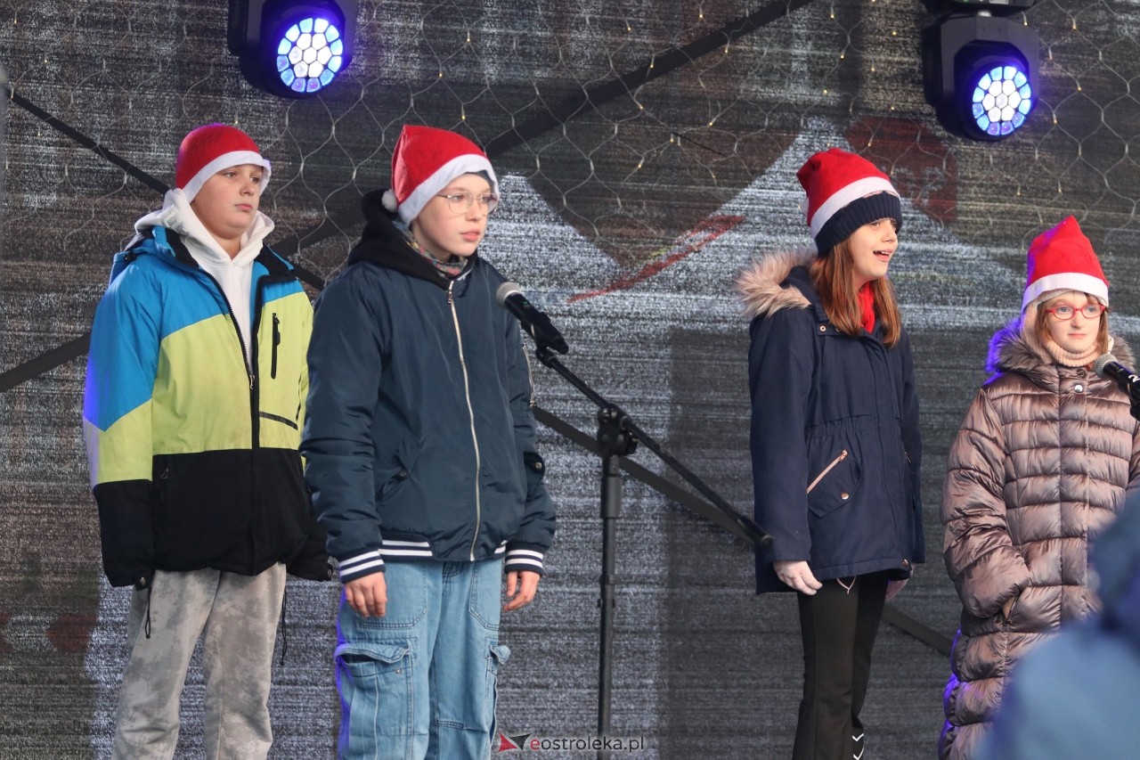 II Kurpiowski Jarmark Bożonarodzeniowy w Ostrołęce wystartował [05.12.2024] - zdjęcie #80 - eOstroleka.pl