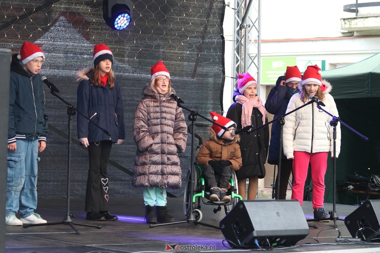 II Kurpiowski Jarmark Bożonarodzeniowy w Ostrołęce wystartował [05.12.2024] - zdjęcie #77 - eOstroleka.pl