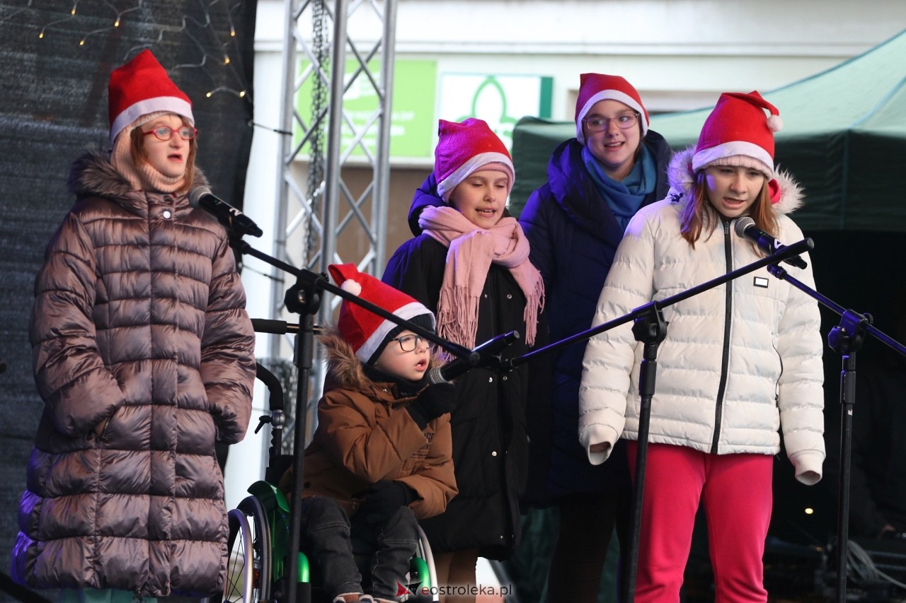 II Kurpiowski Jarmark Bożonarodzeniowy w Ostrołęce wystartował [05.12.2024] - zdjęcie #76 - eOstroleka.pl
