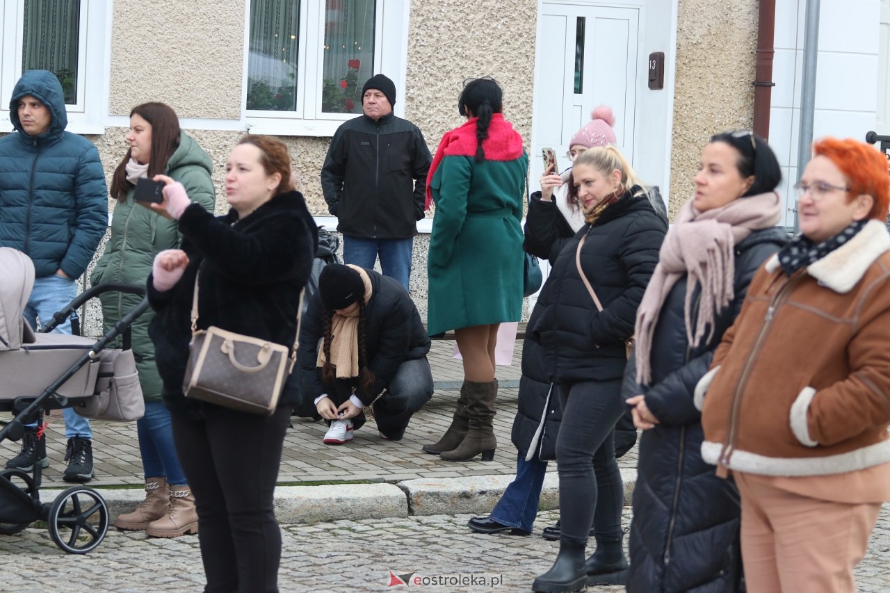 II Kurpiowski Jarmark Bożonarodzeniowy w Ostrołęce wystartował [05.12.2024] - zdjęcie #75 - eOstroleka.pl