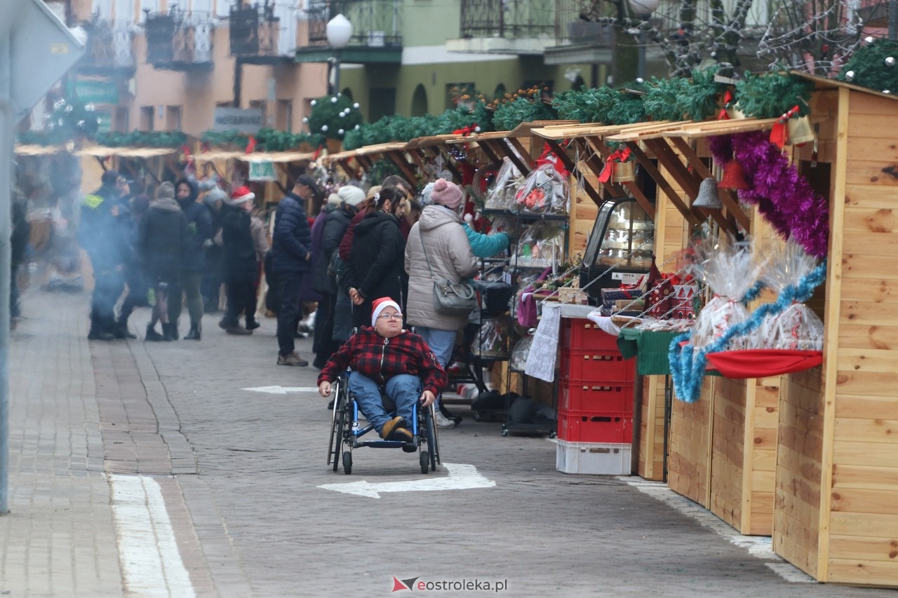 II Kurpiowski Jarmark Bożonarodzeniowy w Ostrołęce wystartował [05.12.2024] - zdjęcie #62 - eOstroleka.pl