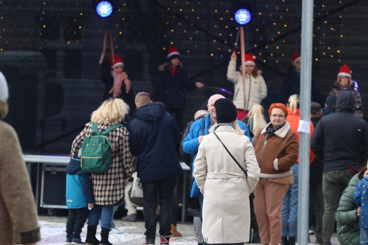 II Kurpiowski Jarmark Bożonarodzeniowy w Ostrołęce wystartował [05.12.2024] - zdjęcie #61 - eOstroleka.pl