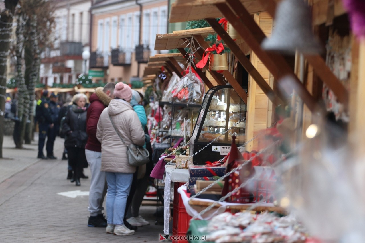II Kurpiowski Jarmark Bożonarodzeniowy w Ostrołęce wystartował [05.12.2024] - zdjęcie #60 - eOstroleka.pl