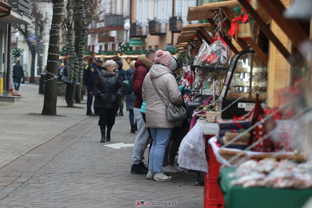 II Kurpiowski Jarmark Bożonarodzeniowy w Ostrołęce wystartował [05.12.2024] - zdjęcie #59 - eOstroleka.pl