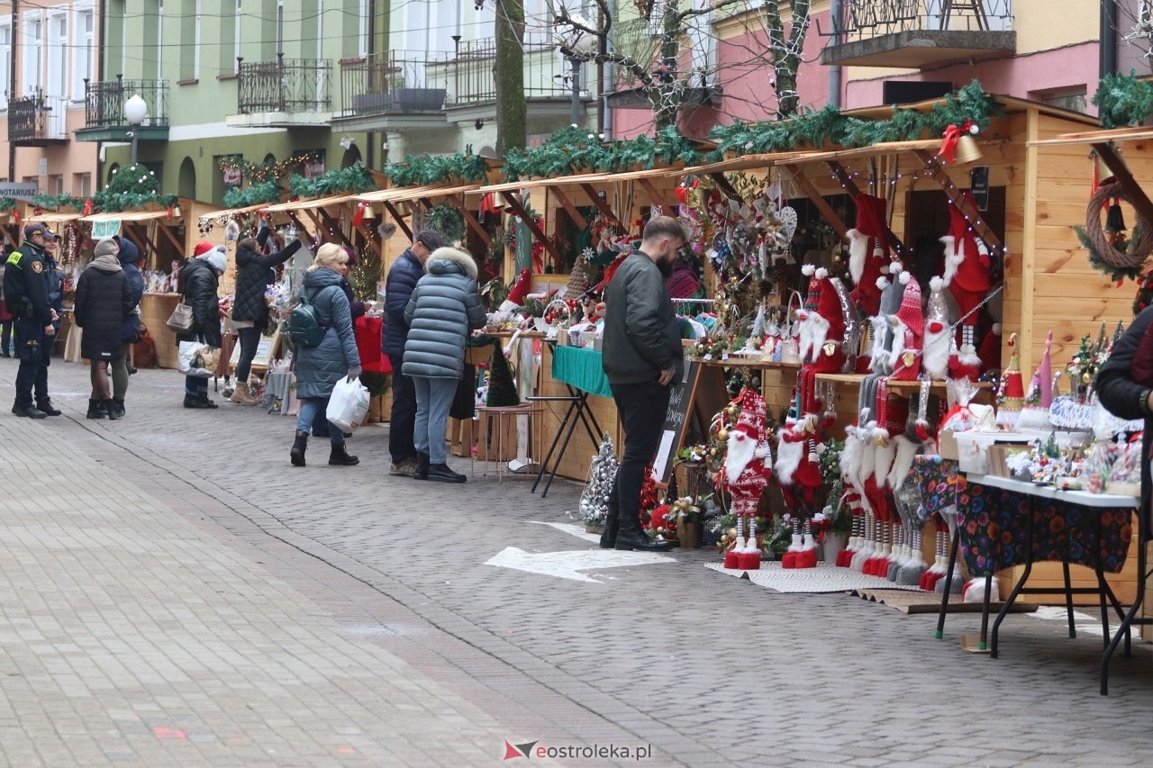 II Kurpiowski Jarmark Bożonarodzeniowy w Ostrołęce wystartował [05.12.2024] - zdjęcie #58 - eOstroleka.pl