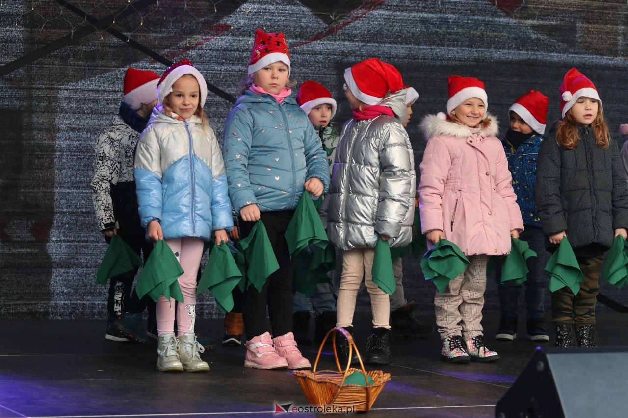 II Kurpiowski Jarmark Bożonarodzeniowy w Ostrołęce wystartował [05.12.2024] - zdjęcie #53 - eOstroleka.pl