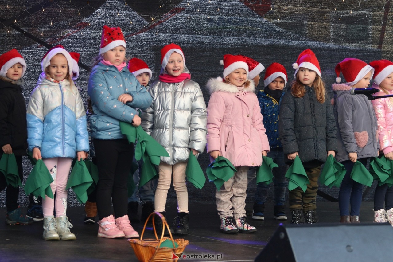 II Kurpiowski Jarmark Bożonarodzeniowy w Ostrołęce wystartował [05.12.2024] - zdjęcie #52 - eOstroleka.pl